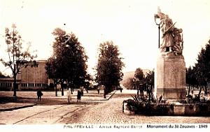 Philippeville - Avenue Raymond Barrot - Monument 3e Zouaves - 1949